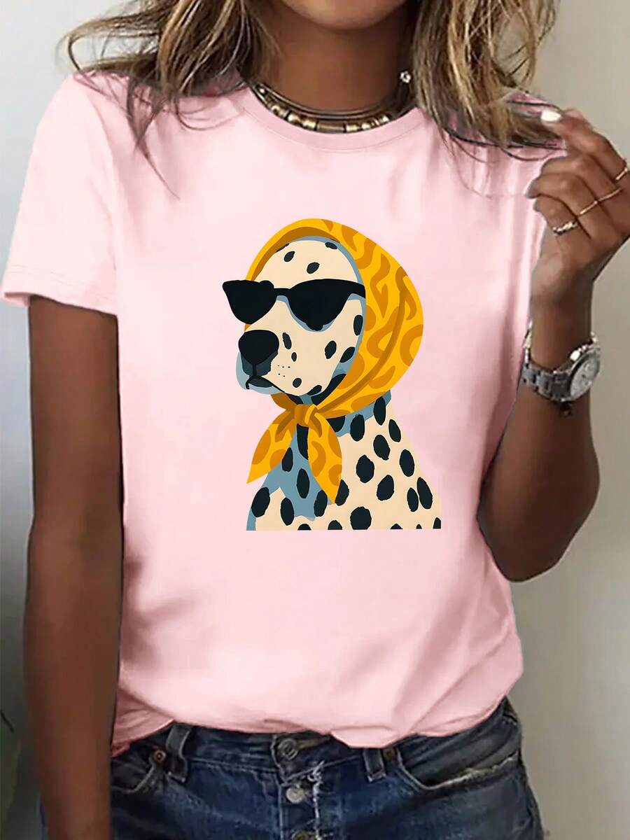 Plus Size, Women's T-Shirt With A Spotted Dog Wearing Fashionable Glasses And A Yellow Bandana, With Letter Print, Plus Size, Round Neck. - 藕色 - 查看 1