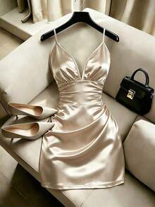 Vestido elegante de mujer de satén liso, de lujo, con tirantes finos, fruncido y escote bajo en la cintura - Champán - Ver 1
