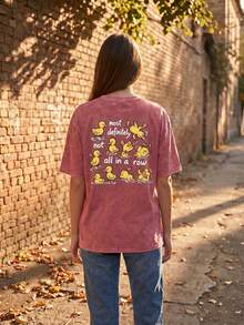 Áo thun nữ 100% cotton in hình vịt vàng dễ thương, màu đỏ nhạt, dáng ngắn, thích hợp mặc hàng ngày. Áo hoodie in hình vịt ngộ nghĩnh, mang tính châm biếm, đề tài sức khỏe tâm thần, áo thun truyền cảm hứng mùa hè. - Đỏ - Xem 4