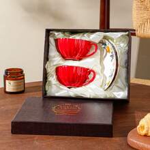 WGROOM 1 set (1 tasse et soucoupe, 2 tasses et soucoupes, 2 cuillères, 1 dessous-de-plat, 1 passoire à thé dans une boîte cadeau) Service de tasses à café et soucoupes en céramique, convient pour la maison, la cuisine, le restaurant, le salon. Tasse à café latte de style américain, tasse à eau, tasse à thé, mug, utilisable pour l'extérieur, les mariages, les fêtes, les cadeaux, les anniversaires - Multicolore - Voir 12