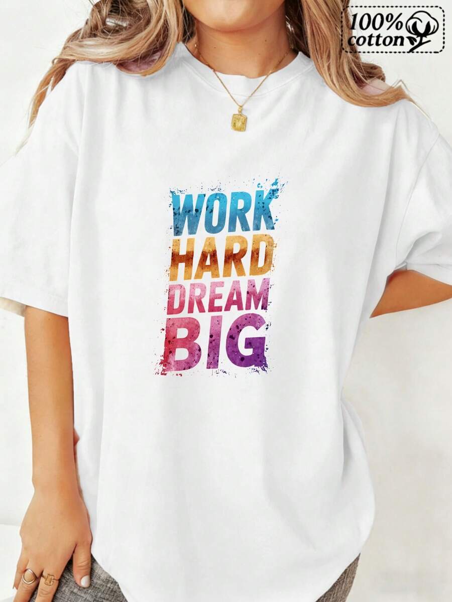 Camiseta de moda de mujeres Impresión frontal blanca Trabo duro sueño Diseño de texto colorido grande Vestido casual cómodo para tres cotidianos y estilo cajero