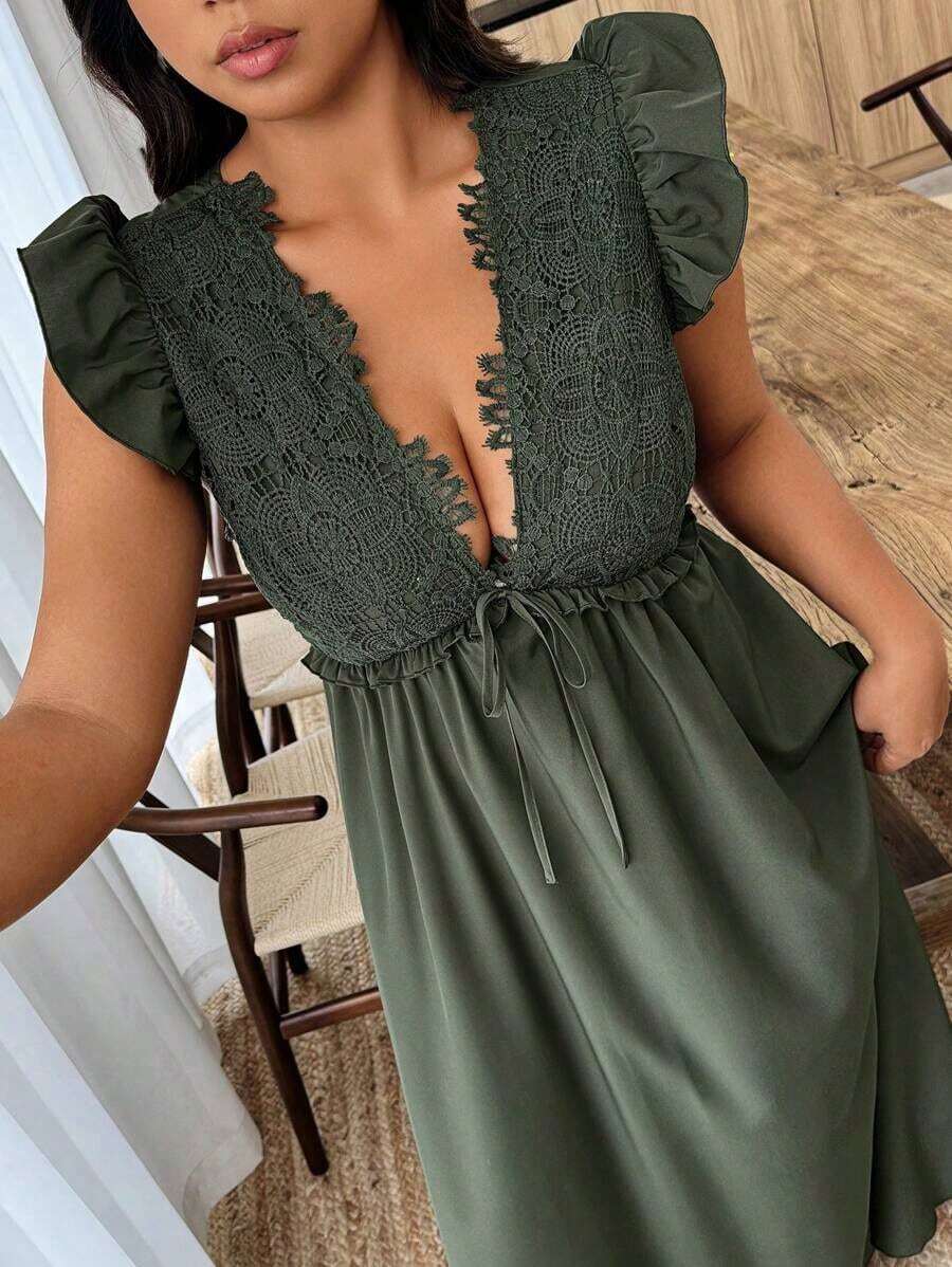 Weeklong Vestido casual de talla grande con cuello en V profundo, cordón y mangas de cáp en unicolor - Verde militar - Ver 1