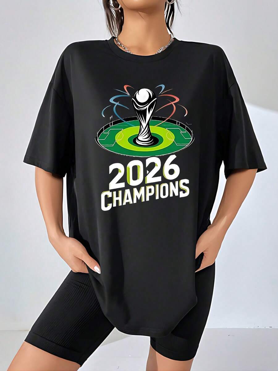 Graphic Depicting A Championship Trophy Surrounded By A Stylized Stadium With Lights In Blue, Red, And Green, Symbolizing The Passion And Energy Of World Football With The Inscription "2026 Champions" Celebrating Victory And The Competitive Spirit. Women's T-Shirt, 100% Cotton, Comfortable And Modern For Sports Fans - 黑色 - 查看 1
