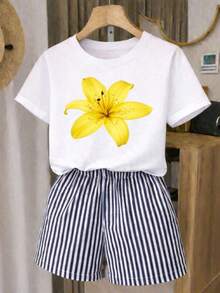Una camiseta de manga corta para mujer con estilo retro americano, de corte holgado y con diseño estampado (los pantalones son solo para sugerencias de estilo). Esta pieza sencilla y elegante presenta un patrón de letras impresas con temática tropical, lo que la convierte en un elemento imprescindible para crear un look relajado de vacaciones, perfecto para ocasiones como el Día del Trabajo y el Día de la Independencia de México. - Blanco - Ver 7