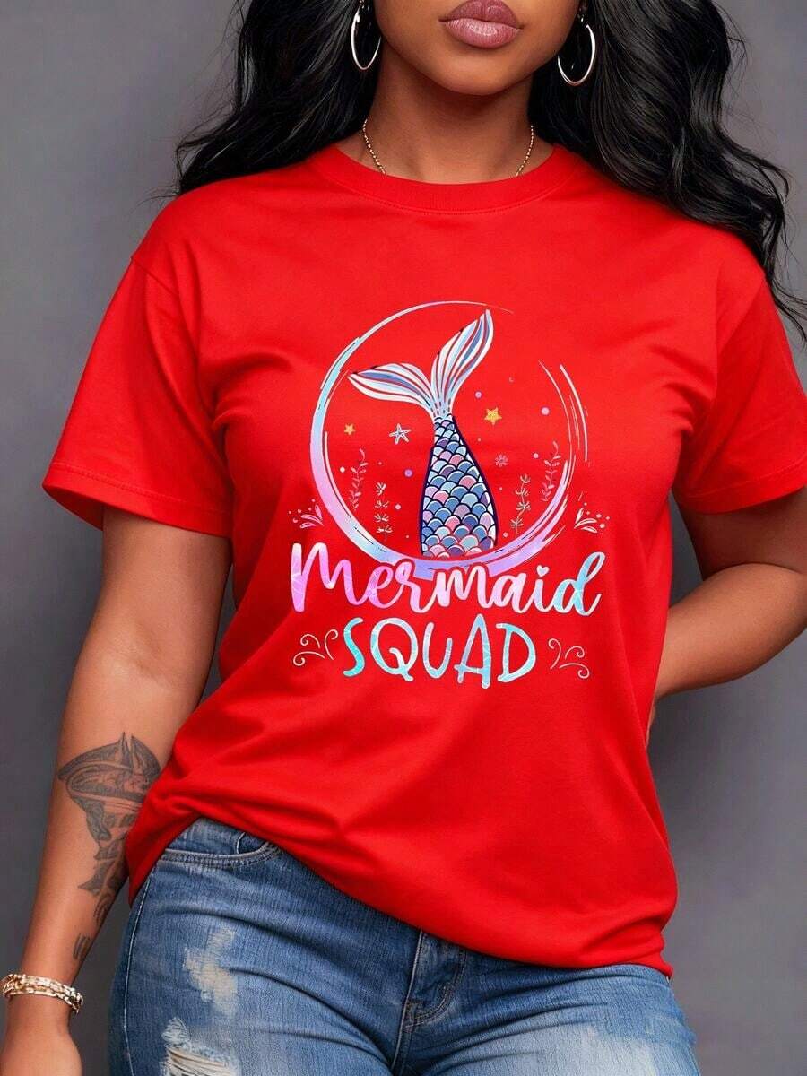 A Magical Iridescent Mermaid Tail Print In A Circle With Stars And Seaweed. It Symbolizes Joy And A Free Spirit For Women Who Love Marine Fantasy And Adventure, United In A Squadron. Women's T-Shirt 220g, Maija Women's Curvy. - 紅色 - 查看 1