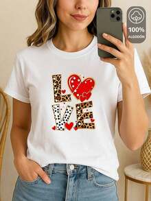 Camiseta para mujer de 100% algodón con cuello redondo y manga corta con diseño estampado de letras formando la palabra LOVE rellenas de textura estilo Animal Print y Corazón, tela suave y cómoda, Festividades100% Cotton - Blanco - Ver 2