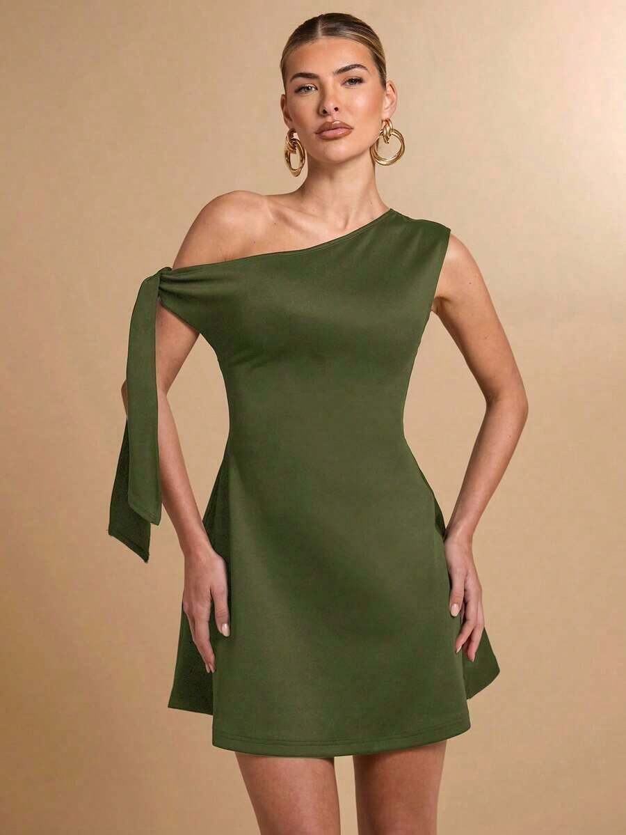 Falda asimétrica elegante de línea A con volantes en el bajo y detalle de lazo en el hombro en diseño ajustado negro para mujer - Verde militar - Ver 1
