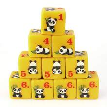 10入標準D6骰子組，可愛熊貓圖案配紅色數字，優質材質。適合萬聖節、裝飾與節日禮物。附收納袋。 - 貓熊 - 查看 6