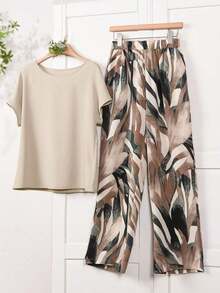 Conjunto de 2 piezas para mujer con blusa de unicolor de cuello redondo y manga corta, y pantalones anchos con estampado de flores para el verano - Caqui - Ver 1