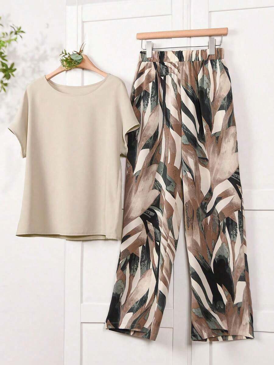 Conjunto de 2 piezas para mujer con blusa de unicolor de cuello redondo y manga corta, y pantalones anchos con estampado de flores para el verano - Caqui - Ver 1