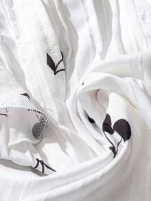 Blusa casual de mujer con estampado de cerezas, cuello plisado y mangas cortas de campana en silueta "H", para uso diario y vacaciones - Blanco y Negro - Ver 5