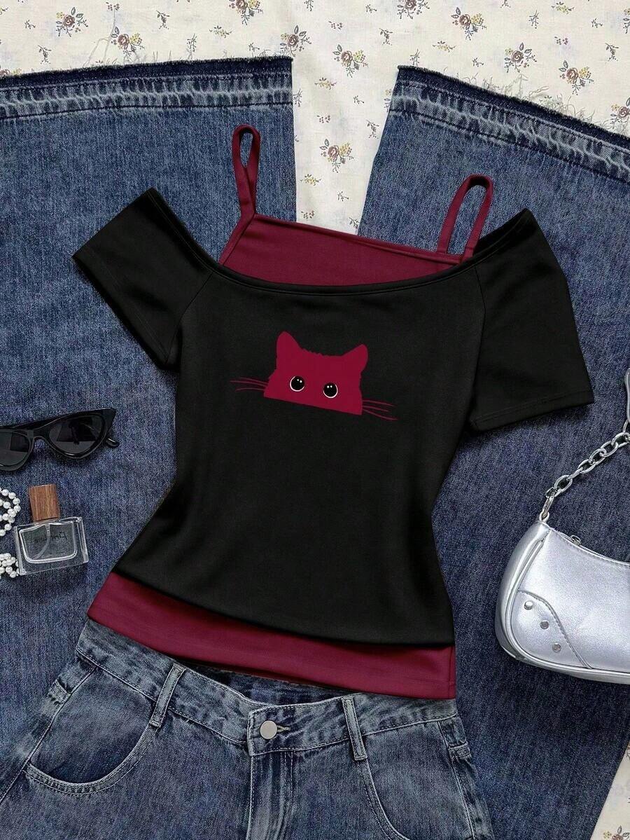 Camiseta de manga corta con estampado de gato negro asomándose en contraste de color, estilo casual y retro, adecuada para el verano - Rojo y negro - Ver 1