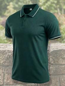 男士深綠色短袖 Polo 衫，白色飾邊領，經典休閒百搭上衣，適合日常、週末與戶外運動穿著 - 墨綠色 - 查看 4