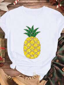 Diseñada para mujeres modernas, elegantes y cómodas. Camiseta con estampado de piña y pedrería, ideal para festivales de verano, con estampado de frutas tropicales. Prenda casual negra para mujeres, perfecta para fiestas en la playa y estilo veraniego. Confeccionada con tela suave y transpirable de primera calidad, diseñada para ofrecer comodidad durante todo el día y uso diario versátil, perfecta para salidas informales. - Blanco - Ver 3