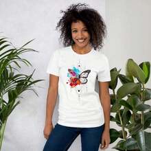 Diseñada para mujeres modernas, elegantes y cómodas, camiseta blanca con atrapasueños y mariposa – Diseño femenino y elegante – Algodón suave y ligero – Regalo original para ella – Primavera Verano. Confeccionada con tela suave y transpirable de primera calidad, diseñada para comodidad durante todo el día y uso diario versátil, perfecta para salidas informales. - Blanco - Ver 7