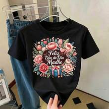 Playera "Feliz Día de la Madre" con Flores y Regalo, Diseño Elegante para Mujer, Ropa Festiva de Primavera, Regalo para Mamá - Negro - Ver 1