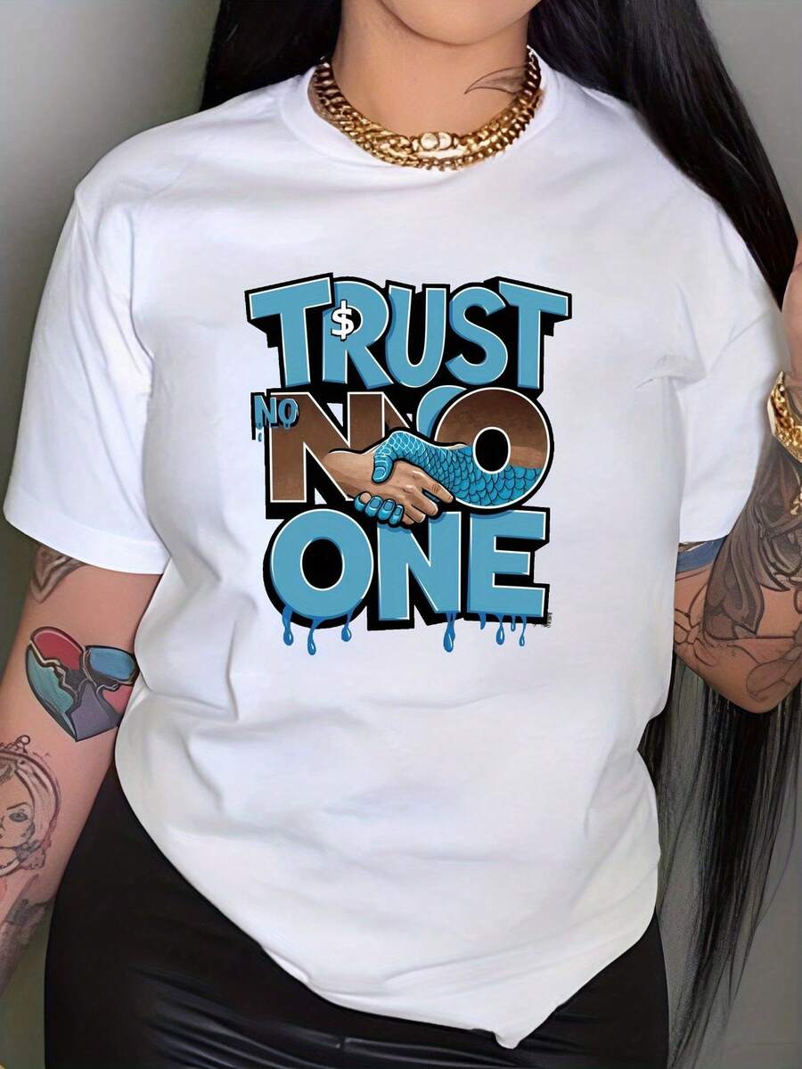 VivaGlam-Graphic T-Shirt for Women Featuring The Phrase 'Trust No One' with Striking Blue And Brown DDT Effect Lettering. This Vintage Street Style Round Neck Short Sleeve Shirt Offers a Comfortable Regular Fit - Blanco - Ver 1
