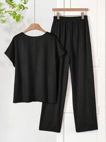 Conjunto de 2 piezas para mujer con blusa de unicolor de cuello redondo y manga corta, y pantalones anchos con estampado de flores para el verano - Negro - Ver 2