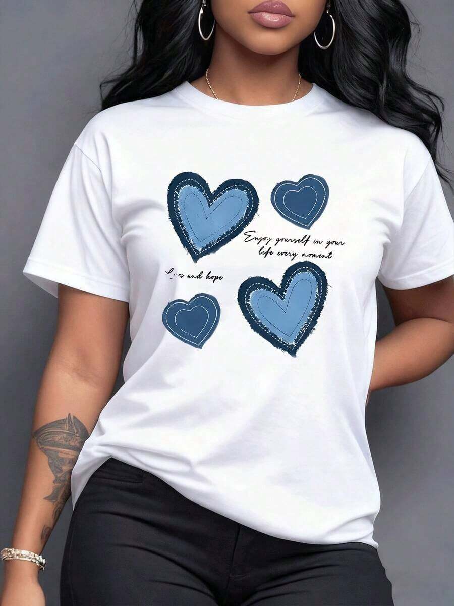 Corazones azules superpuestos con detalles de costura que simbolizan el amor la esperanza y la alegría de vivir cada instante disfrutando plenamente. Un mensaje positivo y emotivo. Camiseta de mujer 100% algodón.,maija mujer curvy. - Blanco - Ver 1