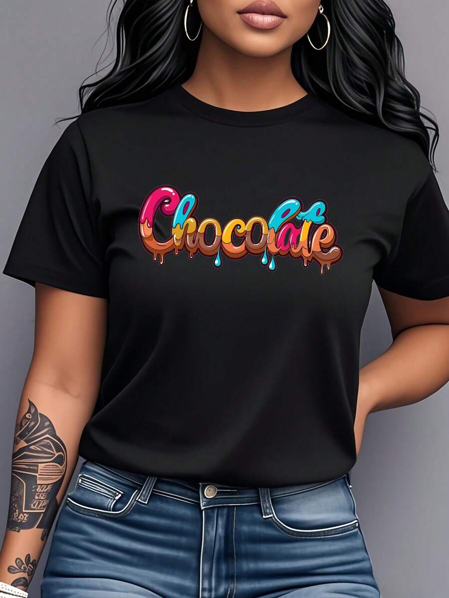 T-Shirt With A Sweet And Seductive Chocolate Letter Print, Short Sleeves, Round Neck, Women's Clothing, Unique Fashion Style, Urban Style, Couples' Set, Casual, Versatile, Student Clothing, Best Friend Set, Ideal For Shopping And Dates, Holiday Gift, Birthday Surprise, Friends' Gathering, Fashionable Item, Comfortable And Breathable, For Dessert Lovers, Sincere Expression, Show Of Personality, Unique Pattern, Eye-Catching Details, Simple Design, Easy To Match, Lively And Fashionable, Women's Printed Pure Cotton T-Shirt. - 黑色 - 查看 1