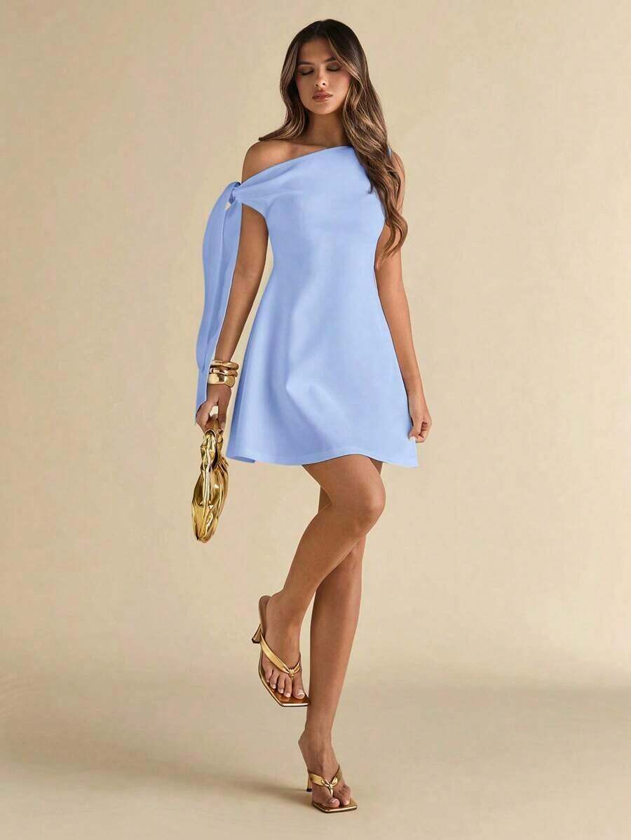 Falda asimétrica elegante de línea A con volantes en el bajo y detalle de lazo en el hombro en diseño ajustado negro para mujer - Celeste - Ver 1