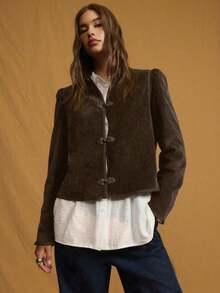 Chaqueta de terciopelo a medida con cuello alto y botones chinos detallados, que ofrece una silueta elegante y formal ideal para atuendos de invierno de mujer, vestimenta refinada para fiestas, estilo de verano y looks elevados de primavera. - Café integral - Ver 2
