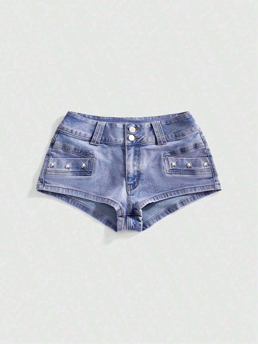 SHEINxHITOMI ROMWE Shorts de Mezclilla para Mujer, Estilo Vintage, Desgastados, de Cintura Baja, con Tachuelas y Calaveras, Sexy - Celeste - Ver 1