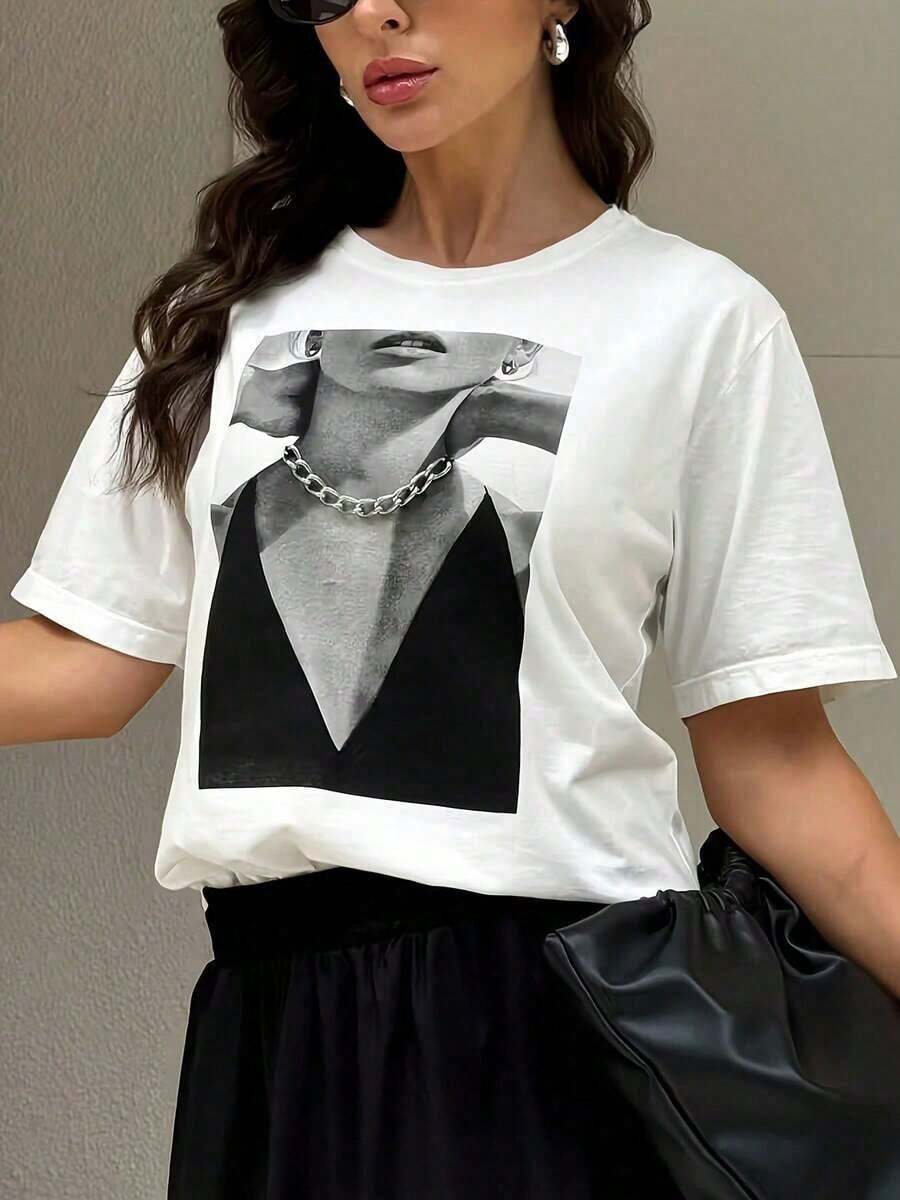 Diseñada para mujeres modernas, elegantes y cómodas. Una camiseta de manga corta con cuello redondo y diseño de retrato en blanco y negro, versátil para primavera y verano.Es cómodo, práctico, económico y un nuevo lanzamiento. Confeccionado con tela suave y transpirable de primera calidad, diseñado para ofrecer comodidad durante todo el día y uso diario versátil, perfecto para salidas informales. - Blanco - Ver 1
