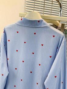 Blusa de mujer con cuello polo, estampado de corazones y rayas - Camisa casual de manga larga con botones, adecuada para uso diario en primavera, verano y otoño - Rayas azules - Ver 10
