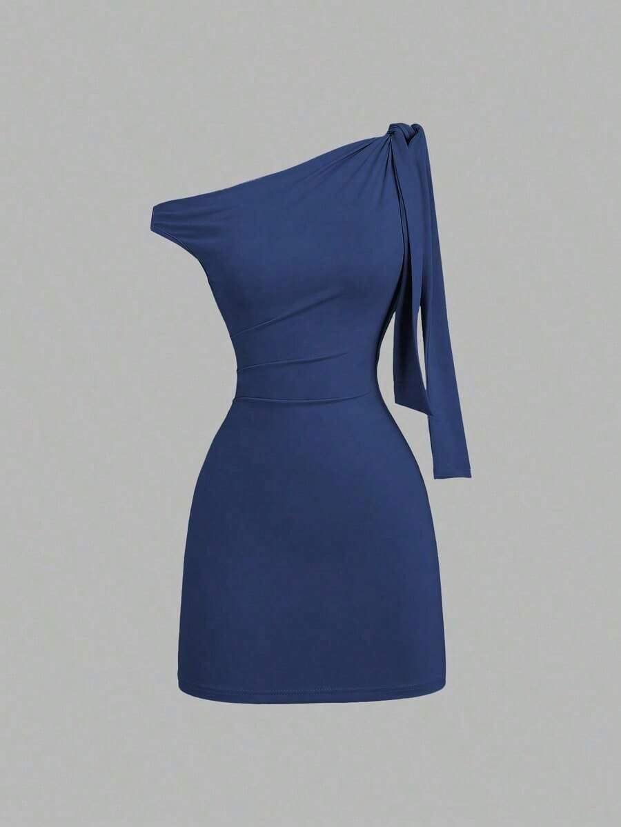 Vestido ceñido sexy con volantes asimétricos en los hombros, que cincha la cintura y tiene una silueta favorecedora, falda mini elegante francesa - Azul lavado oscuro - Ver 1