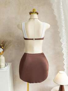 Conjunto de 3 piezas de vacaciones: Top con copas de concha, tirantes anchos y tela brillante; Pantalones de cintura alta con decoración de concha y metal; Bikini con falda cruzada - Multicolor - Ver 5