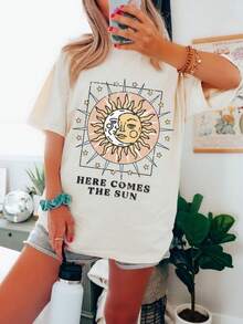 Women's Casual Short Sleeve Crew Neck T-Shirt - Sun And Star Print With "HERE COMES THE SUN" Text, Drop Shoulders, Relaxed Fit, Light Beige, Medium Stretch, Machine Washable, Spring And Summer Essential, Everyday Comfort | Bohemian Style | Medium Stretch Fabric, Cute Summer T-Shirts Y2k, T-Shirt, Shirt - 白色 - 查看 1