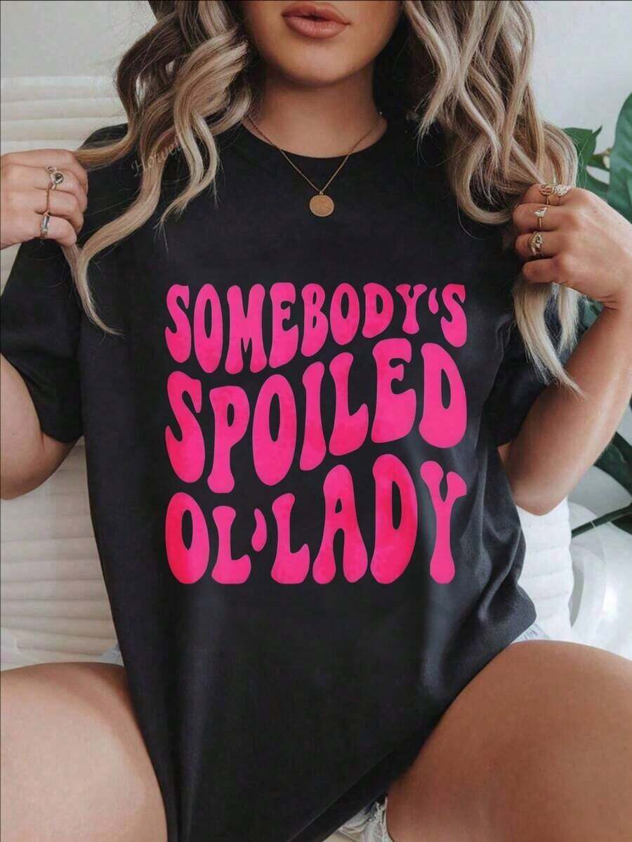 Camiseta Casual de Manga Corta para Mujer - Camiseta de Verano con Cuello Redondo "Somebodys Spoiled Ol Lady", Lavable a Máquina, Camisetas para Damas, Ropa Casual, Estilo Moderno, Ajuste Cómodo  
 -Blanco - Negro - Ver 1