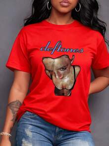 Iconography With A Distorted Abstract Female Figure And An Introspective Gaze From Above, A Provocative Visual Art Perfect For Fans Of The Band. Women's T-Shirt, 100% Cotton, Maija Curvy Woman. - 紅色 - 查看 7