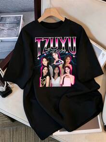 2026 T-shirt, Vintage TWICE TZUYU Grafisk T-shirt, Överdimensionerad Casual T-shirt för ONCE-fans, 1999 Retro Streetwear-topp, Retro K-Pop Idol Bootleg-stil Överdimensionerad T-shirt, Vintage Grafiskt Tryck T-shirt, Kortärmad Lös Casual Topp, Fanmerchandise, Svart Streetwear-t-shirt för fans, Vintage K-Pop Star Grafisk T-shirt, Kortärmad Överdimensionerad T-shirt med Retro Bokstavstryck, Svart Rundringad Casual Topp, Present till Idol-fans i Streetwear-stil, Bekväm lös passform T-shirt i bomullsblandning för kvinnor och män. - Svart - Visa 6