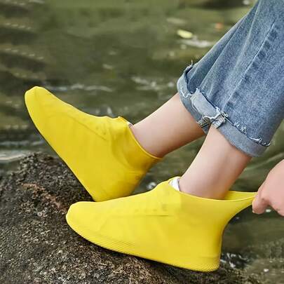 Cubiertas de zapatos impermeables unisex para todo el año - Botas de lluvia de PVC ligeras y duraderas para hombres y mujeres. Con un color amarillo vibrante y un ajuste elástico ceñido, estas cubiertas son ideales para clima lluvioso. Son aptas para lavar a mano o limpiar en seco, sirviendo como equipo de lluvia esencial, protección de calzado para clima húmedo y cubiertas de zapatos.