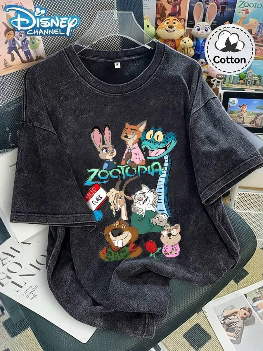 (Authorized By Disney) Zootopia All-Staff Printed T-Shirts, Judy Nick+Zootopia Slogan+Group Image Pattern, Zootopia All-Staff Theme Printed Short Sleeves, Short-Sleeved Women's T-Shirts, Casual Retro Women's Tops, Soft, Comfortable And Breathable Fabrics, Suitable For Daily Wear, Shopping, Travel, Parties And Home Use. It Is Also Suitable As A Beautiful Gift. Every Woman Should Have One. - màu đen - Xem 1