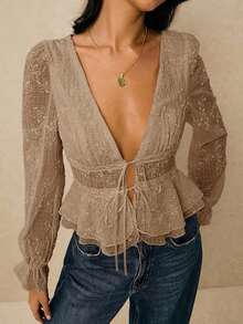 Blusa blanca de manga larga, tela bordada, camisa de otoño e invierno, exquisita y elegante, diseño de lazo central, costura de encaje, blusa de moda sexy con escote en V profundo y bordado floral delantero, adecuada para uso diario, salir, citas, vacaciones, fiestas, etc.Ropa de mujer de otoño - Caqui - Ver 5