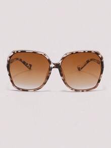 Visivana unissex quadrados com estampa de leopardo e lentes degradê, personalizados e estilosos. Ideais para o dia a dia, festas rave, festivais de música, fotografia de rua, looks de fim de semana e passeios em família. Combinam com todos os formatos de rosto e são perfeitos para a volta às aulas, estilo universitário e universitário. - Folhas de chá duplas emolduradas por casco de tartaruga branca - Ver 1
