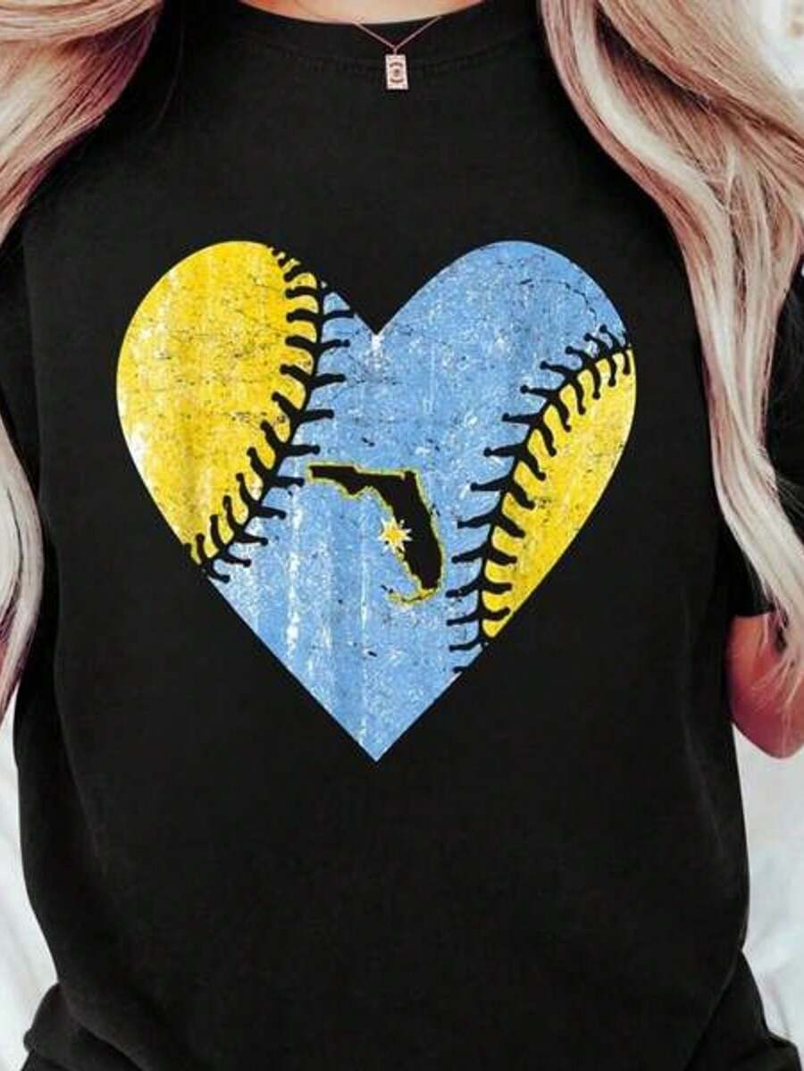 Camiseta con gráfico de logotipo de casco talla grande