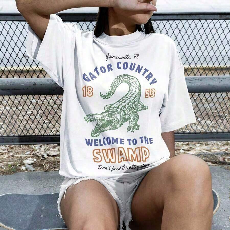 1 camiseta de fútbol universitario Gators Game Day, vintage de Florida, linda para chica o niño, regalo de Navidad para estudiante, camiseta de algodón grueso Gainseville Swamp Taiate. Ofrece un ajuste estructurado, una sensación suave y durabilidad a largo plazo. Perfecta para un estilo casual, para usar en capas o como prenda esencial de uso diario, es transpirable pero resistente: tu nueva camisa favorita. 180g 100% algodón, los diseños están impresos. Unisexo. - Blanco - Ver 1