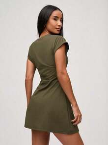 Vestido corto casual de punto de unicolor con cuello redondo, manga corta y cordón lateral para mujer - Verde militar - Ver 2