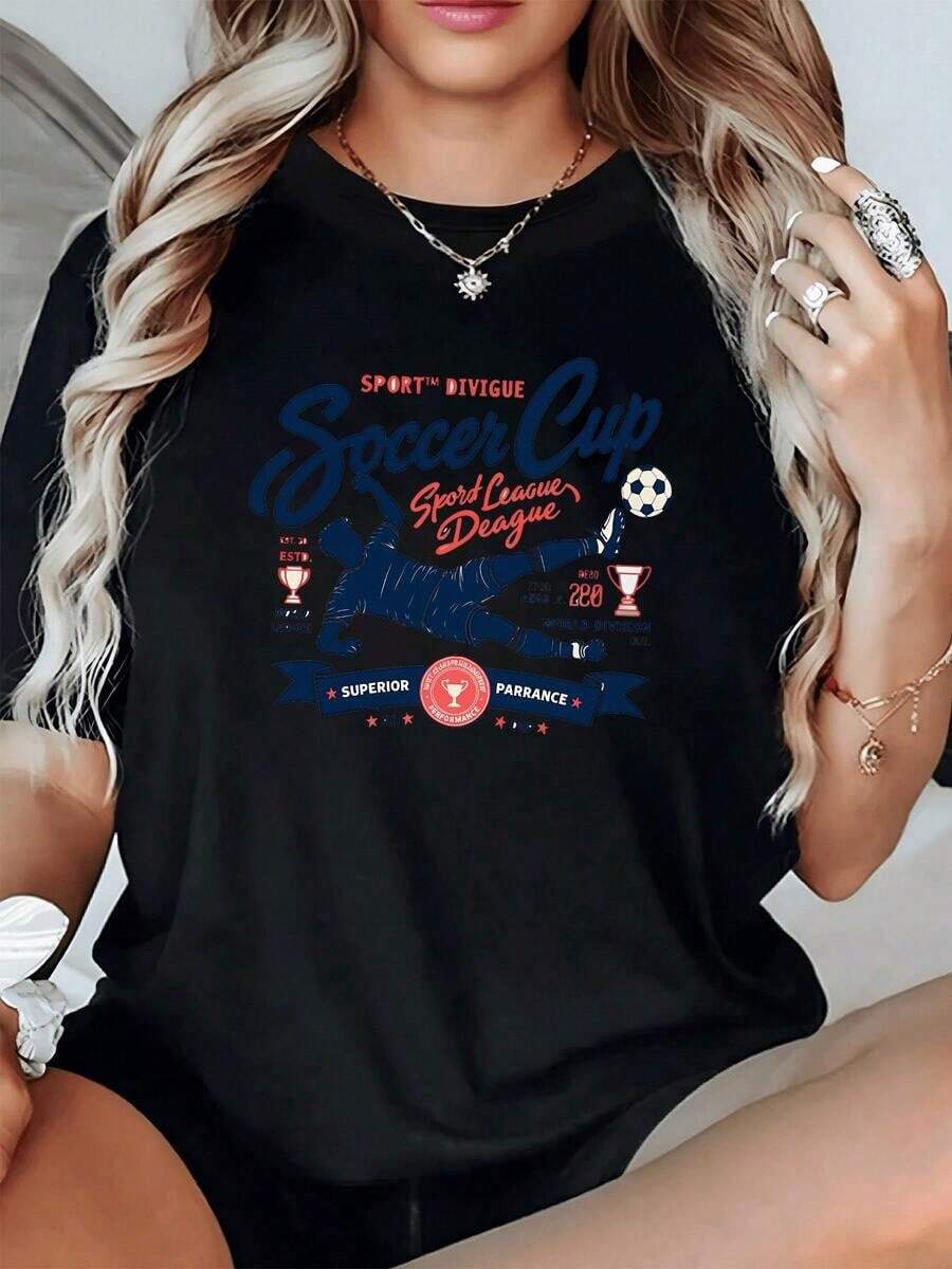 Player Performing A Spectacular Bicycle Kick Next To The Ball And Trophies That Celebrate The Competitive Spirit Of Football And The Passion For Victory. Women's T-Shirt, 100% Cotton, Very Comfortable And Sporty Style. - 黑色 - 查看 1