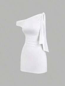 Sweetro Vestido ajustado sexy con volantes en el hombro oblicuo, que ciñe la cintura, estilo francés chic, minifalda ajustado - Blanco - Ver 4