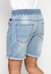 Koroshi Pantalón Corto Jogger Denim Hombre – KOROSHI composición 83% Algodon, 14% Poliester, 3% Elastano AZUL CL / LIGHT BLUE Tallas S/M Bermuda jogger versátil y cómoda, con cintura elástica ajustable con goma y cordón, y acabado en vuelta. - Celeste - Ver 4