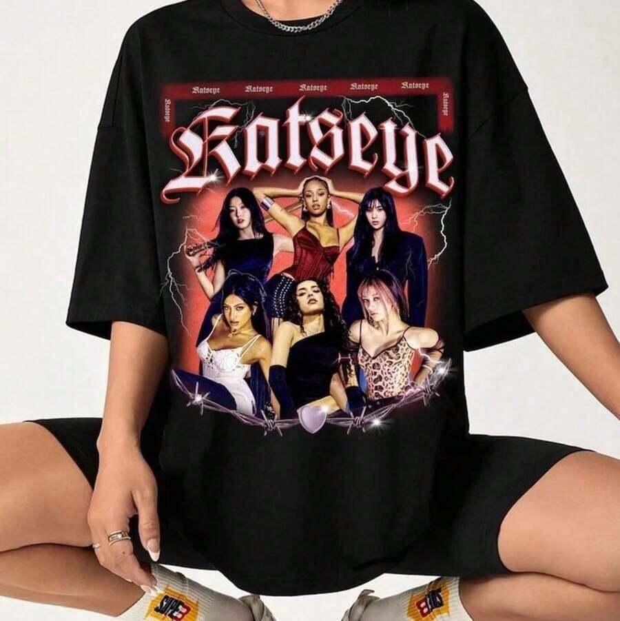 Camiseta vintage americana de algodón grueso para hombre, de Kotseye Group, con retrato y fondo de rayos y estrellas. Camiseta gráfica unisex transpirable con paneles de malla (en los costados), que mejora el flujo de aire para mayor comodidad en los días calurosos de verano. Adecuado para usar durante la Navidad - Negro - Ver 1