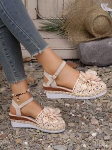 Giày sandal đế xuồng móc họa tiết hoa phong cách Boho, sandal bít mũi có quai điều chỉnh được. - Màu be - Xem 2