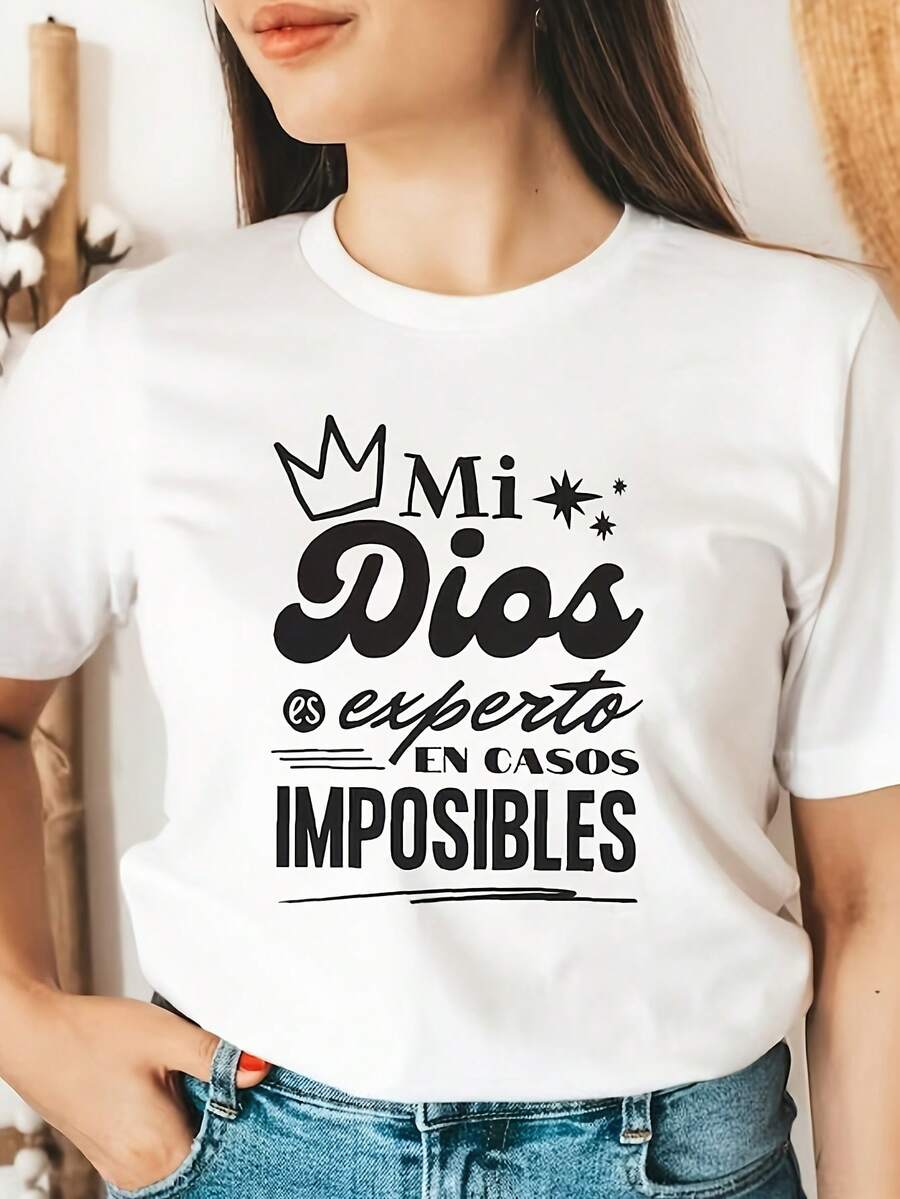Camiseta Gráfica Blanca para Mujer - Mi Dios Experto en Casos Imposibles - Dicho Religioso Español - Camiseta Suave para Uso Diario como Ropa de Fe Cristiana - Camiseta Casual para Primavera/Otoño/Verano, Ropa Inspirada en la Fe, Camiseta con Letras Gruesas, Ajuste Cómodo, Moda Inspirada en la Fe, Ropa para la Comunidad de la Fe, Moda de Primavera, Camiseta de Cuello Redondo, Material Ligero, Ropa Inspirada en la Fe para Mujer, Ropa para la Comunidad de la Fe, Camiseta Y2k - Negro - Ver 1