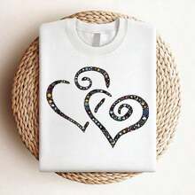 Diseñada para mujeres modernas, elegantes y cómodas. Camiseta de manga corta con estampado de corazones y diseño de corazón falso, cuello redondo, estilo casual y elegante para el verano.Camisa Casual Versátil para Viajes y Uso Diario, Múltiples Colores Disponibles S-XXL. Confeccionada con tela suave y transpirable de primera calidad, diseñada para ofrecer comodidad durante todo el día y uso diario versátil, perfecta para salidas informales. - Blanco - Ver 4