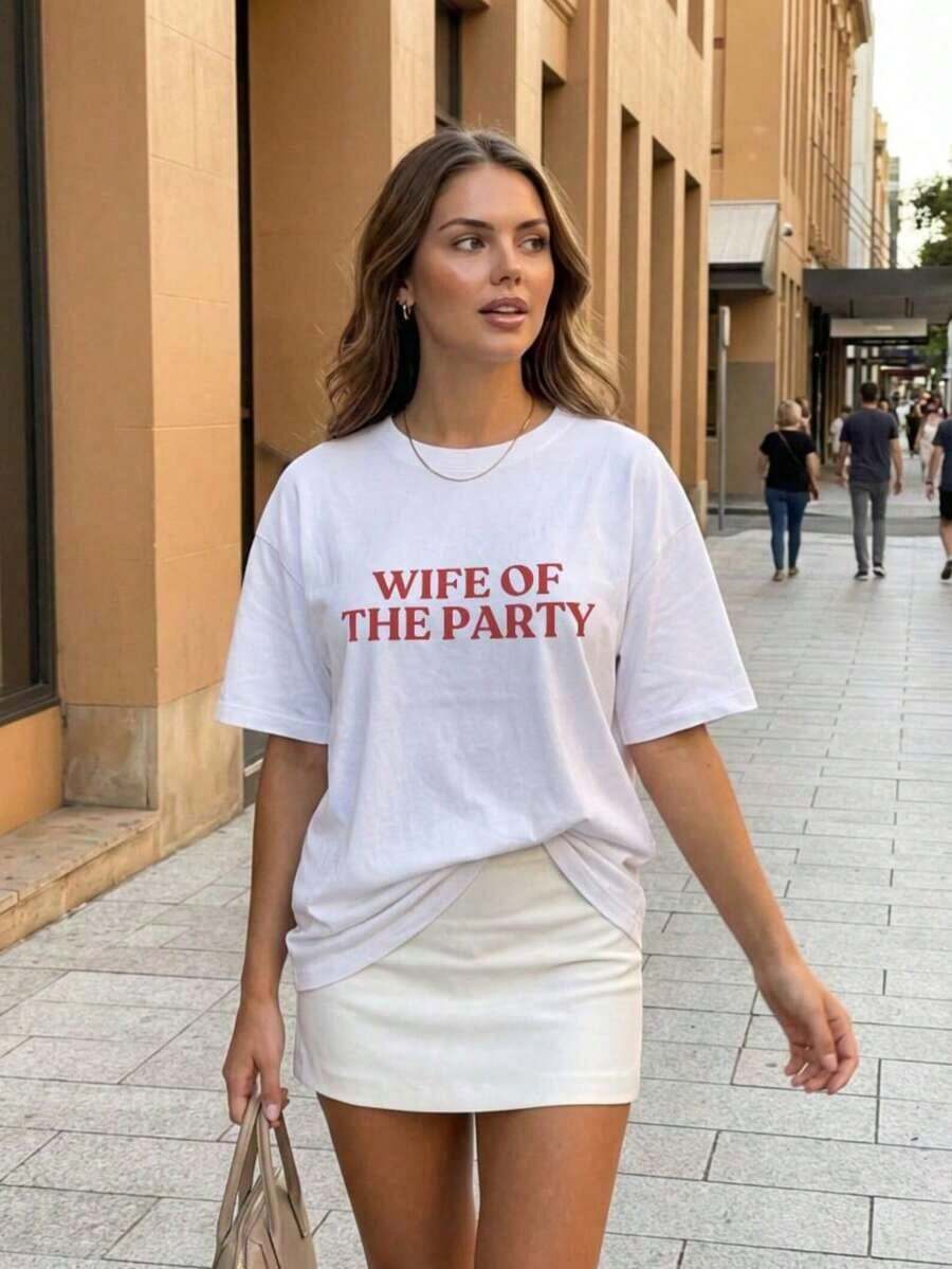1 Piece "Hot Wife" Slogan Print Summer T-Shirt, Women's Summer Vacation Themed Short Sleeve T-Shirt, Casual Humor Graphic Tee For Women's Holiday Outfits, 180g 100% Cotton. - 白色 4 - 查看 1